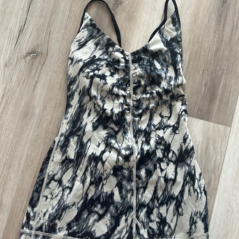 Lululemon size 6 tank
